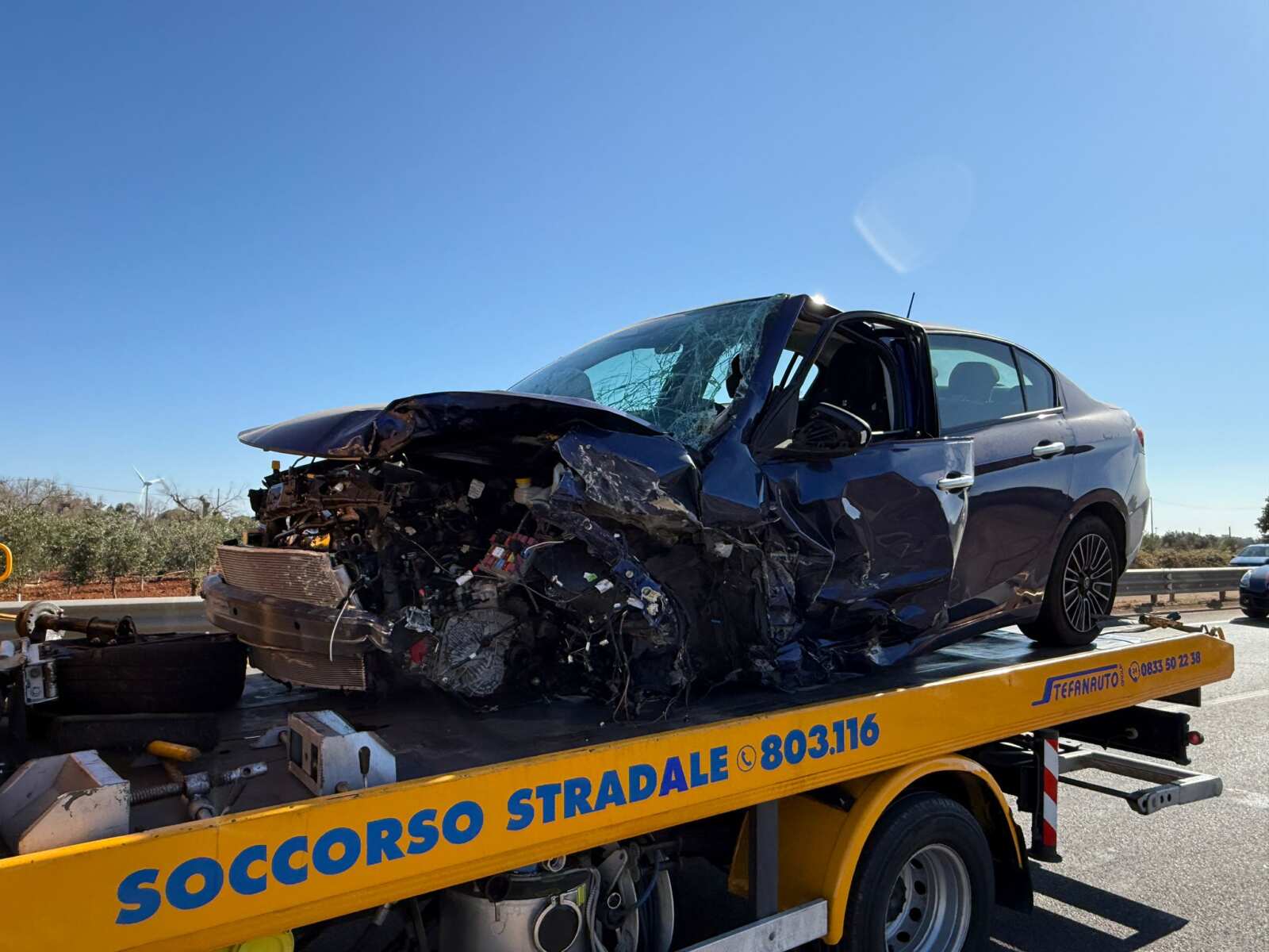 Galleria foto 'Incidente sulla statale 274 nel Salento: muore un sottufficiale della Marina, ferito un carabiniere' - foto 1