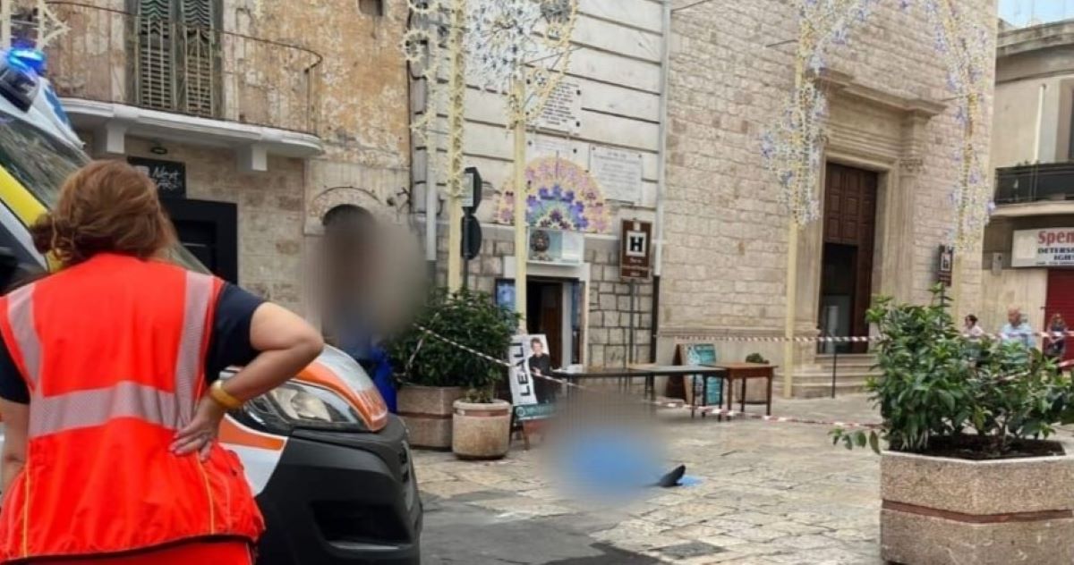 Tragedia nel Barese, cade mentre monta le luminarie a Valenzano: muore 46enne. Annullata la festa di San Rocco Tragedia nel Barese, cade mentre monta le luminarie a Valenzano: muore 46enne. Annullata la festa di San Rocco