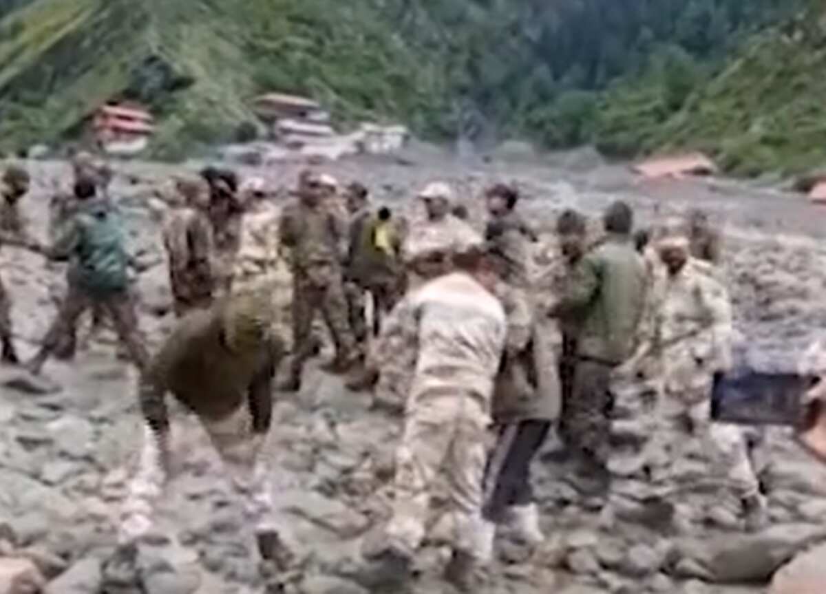 Galleria foto 'Frana in India, travolto un villaggio: 200 dispersi tra civili e militari. Recuperati finora 5 corpi' - foto 1