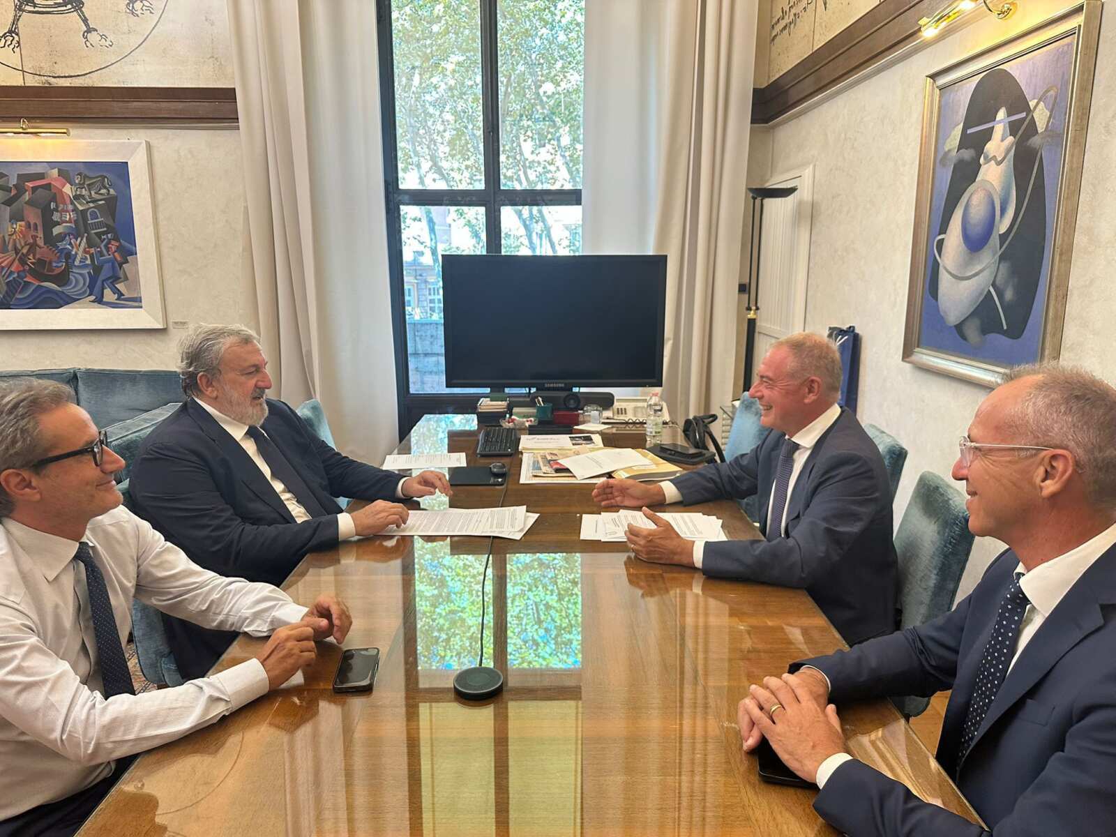Ex Ilva: c’è l’intesa per l’addio al carbone. Patto governo-enti e sindacati scontenti Ex Ilva: c’è l’intesa per l’addio al carbone. Patto governo-enti e sindacati scontenti