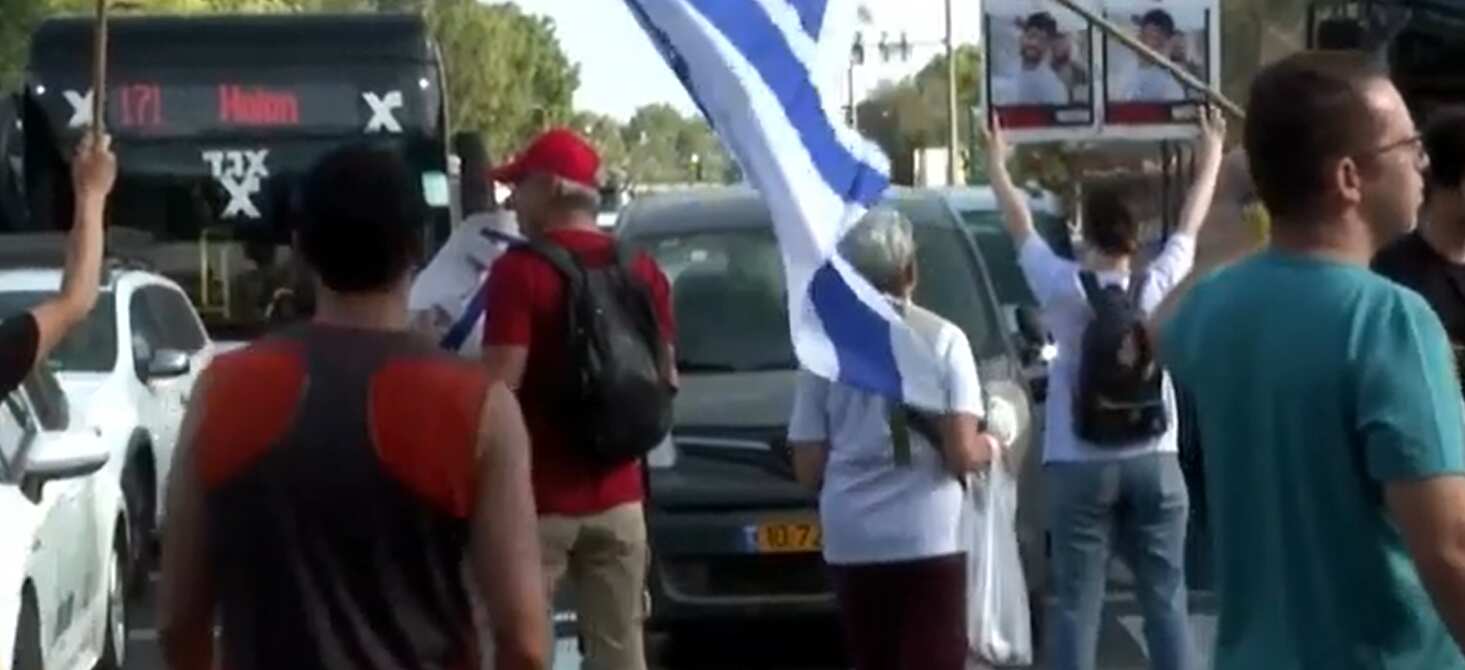 Galleria foto 'Israele, sciopero generale per gli ostaggi: proteste di massa, raid a Gaza e altre vittime' - foto 1