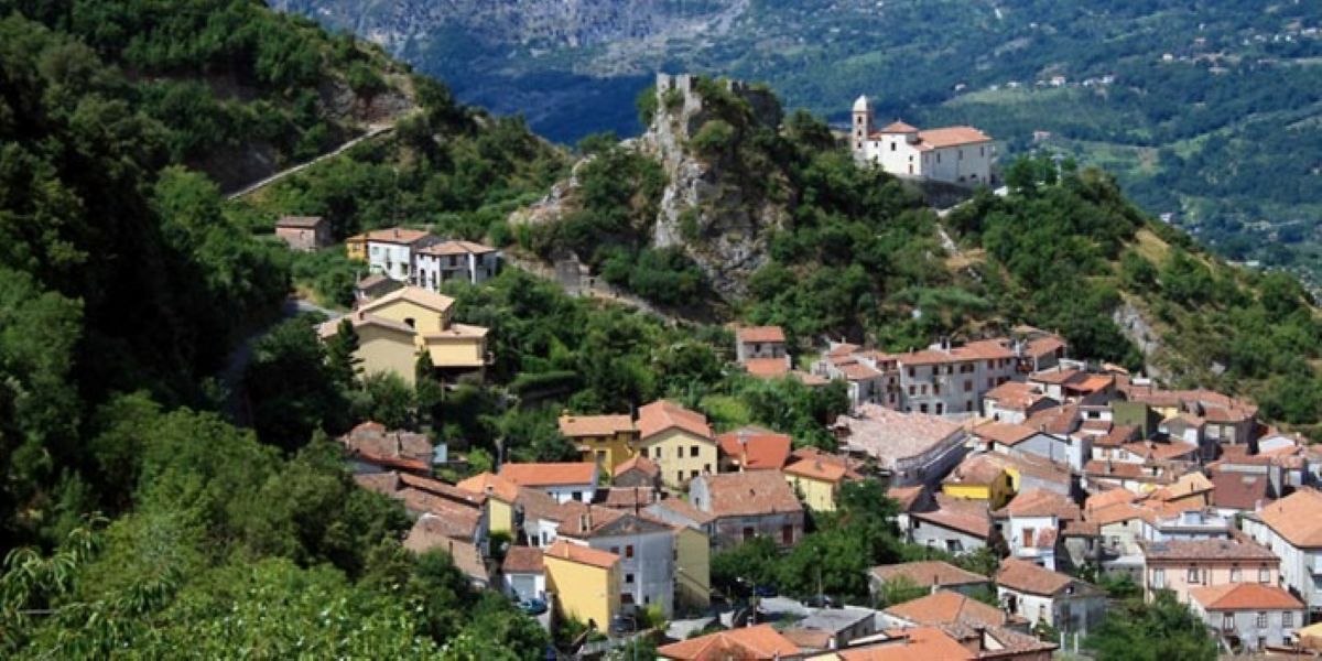 Galleria foto 'Lauria, dopo le dimissioni del sindaco Pittella arriva il commissario prefettizio: sospeso il Consiglio comunale' - foto 1