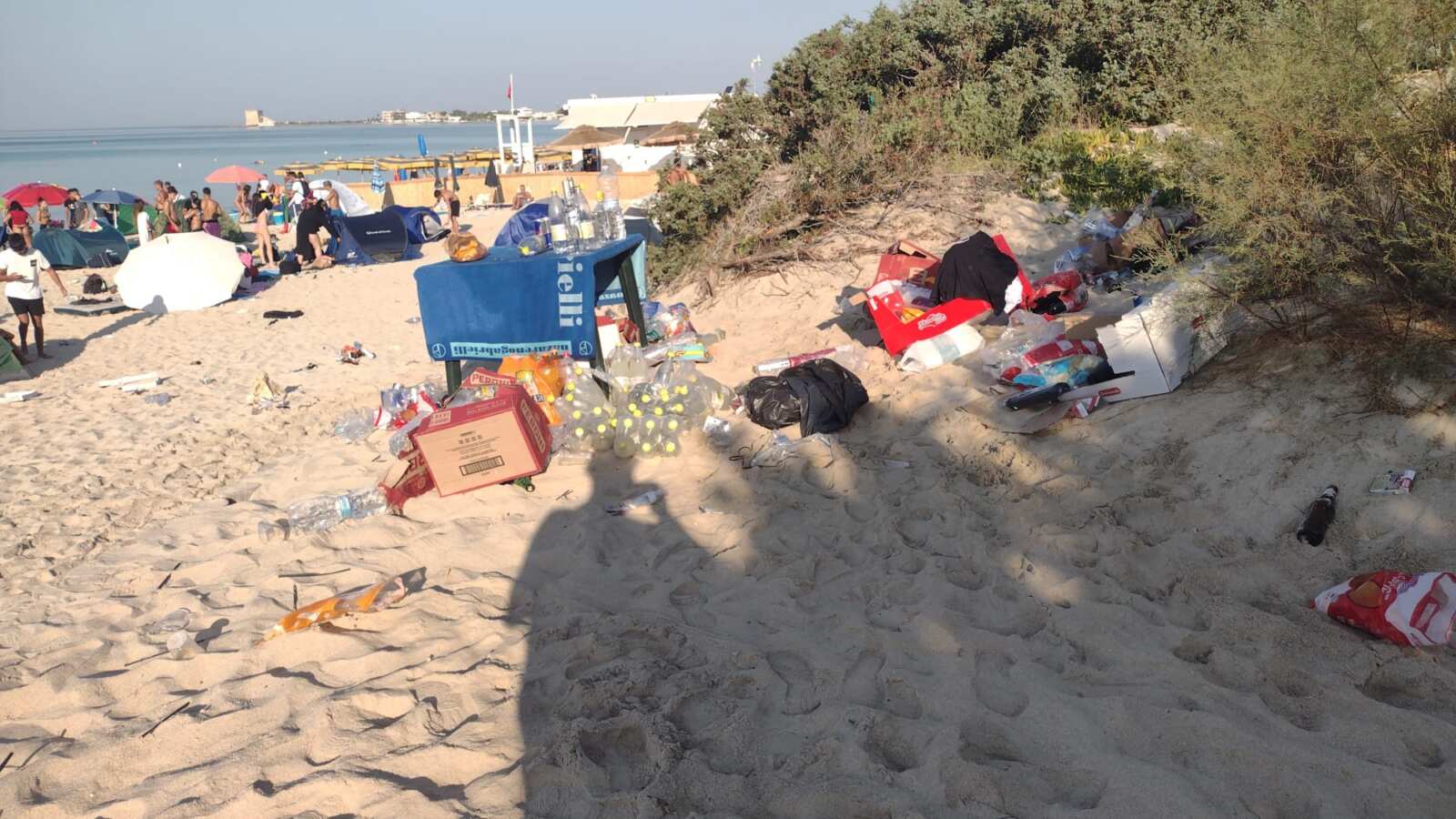 L’altro volto di San Lorenzo. Spiagge come discariche L’altro volto di San Lorenzo. Spiagge come discariche