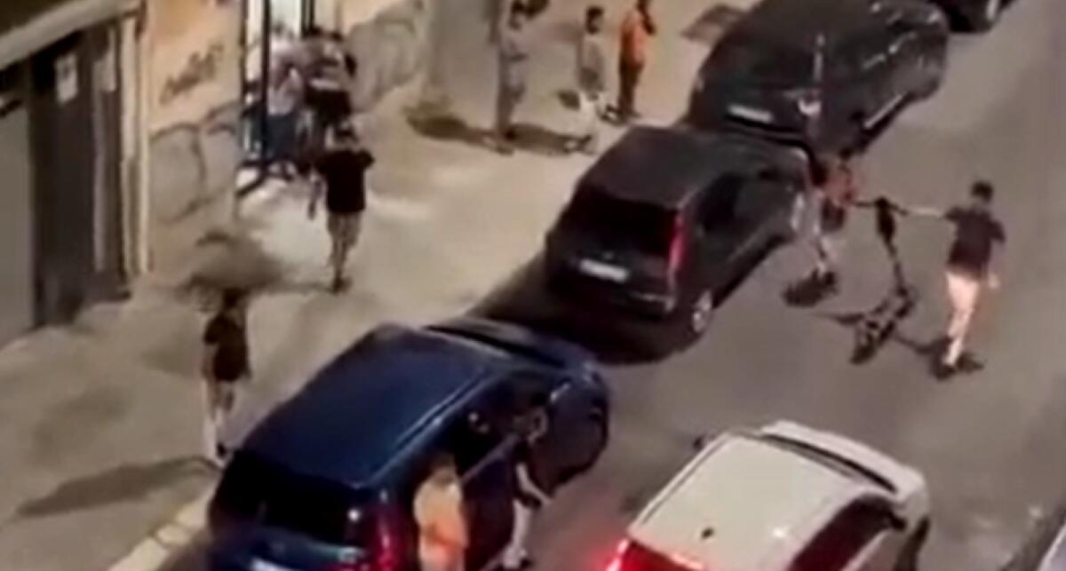Galleria foto 'Bari, maxi-rissa al Libertà: circa 50 migranti in strada tra spranghe e bottigliate, paura tra residenti' - foto 1