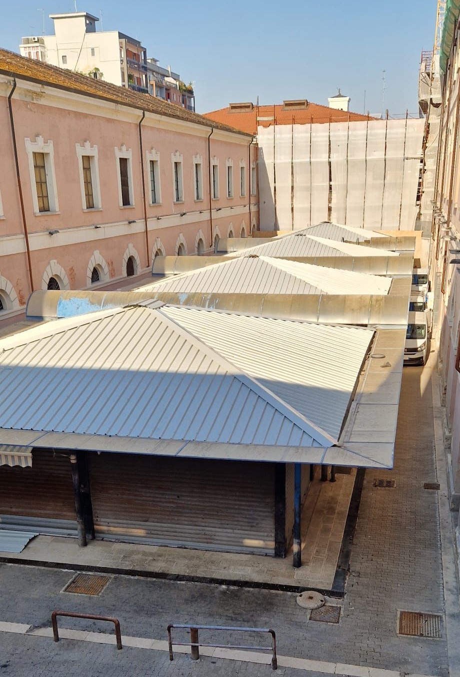 Bari, riapre il settore ittico del Mercato ex Manifattura Tabacchi: completate le nuove coperture