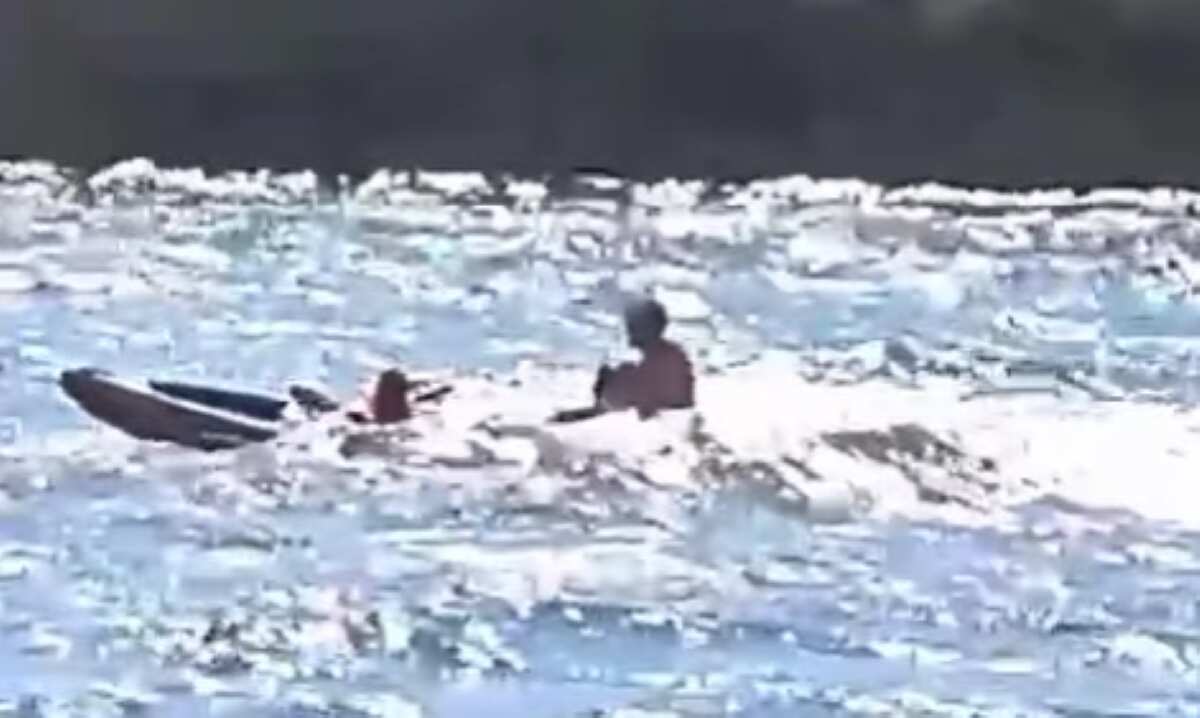 Galleria foto 'Otranto, salvati due ragazzi in kayak: a largo di Punticedda non riuscivano più a tornare a riva – VIDEO' - foto 1