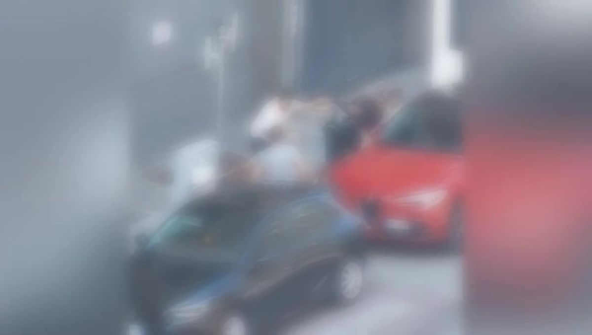 Galleria foto 'Bari violenta, non solo piazza Umberto: volano calci e pugni anche nel quartiere Libertà – VIDEO' - foto 1