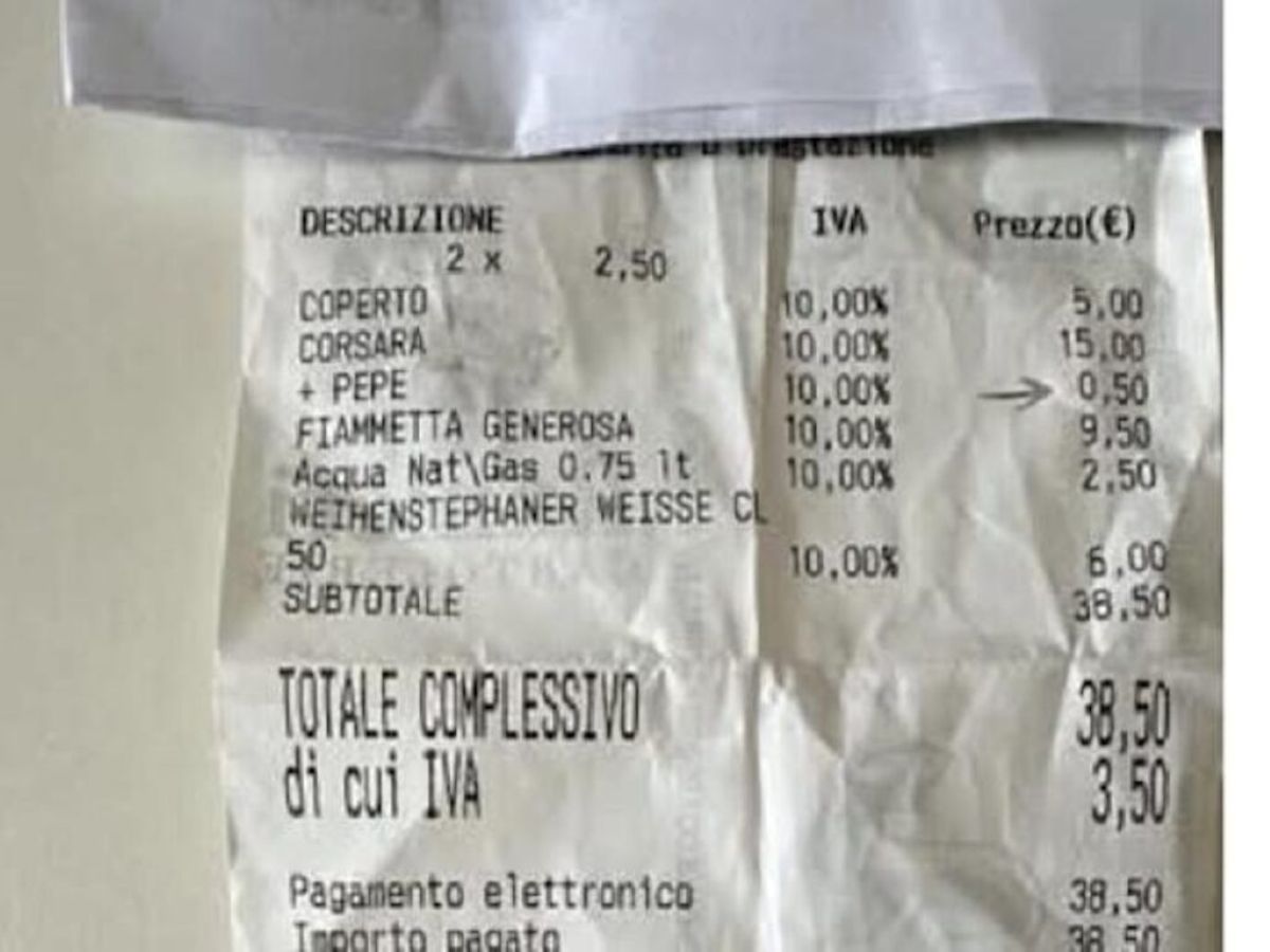 Galleria foto 'Il pepe sulla pizza? Costa 50 centesimi in più. Succede a Bari e lo scontrino finisce sui social: è polemica' - foto 1