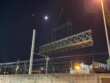 Bari, sostituito nella notte il vecchio ponte in ferro delle Fal: era stato montato nel 1915 – VIDEO