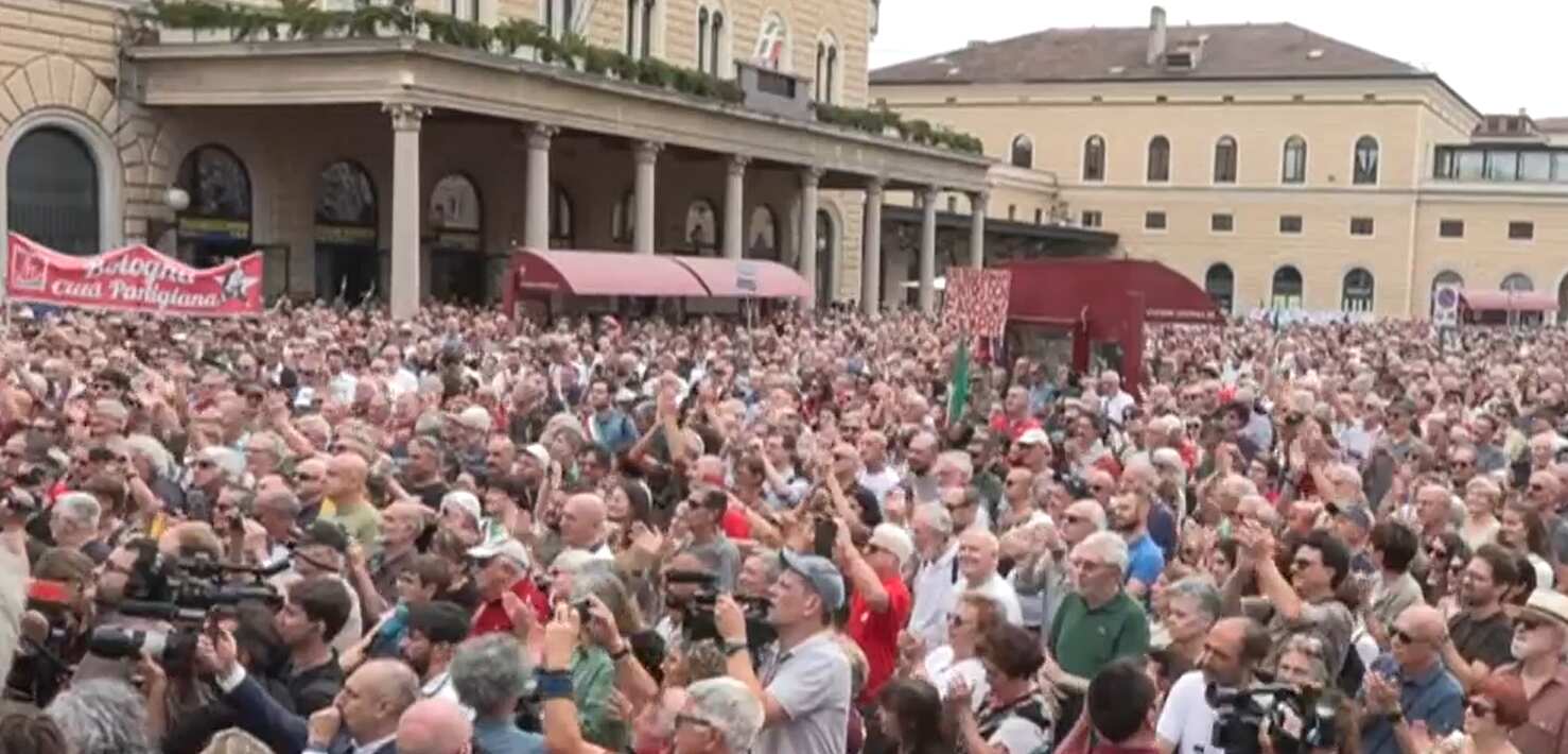 Galleria foto 'Strage di Bologna, 45 anni dopo: memoria, giustizia e impegno dei familiari delle vittime' - foto 1