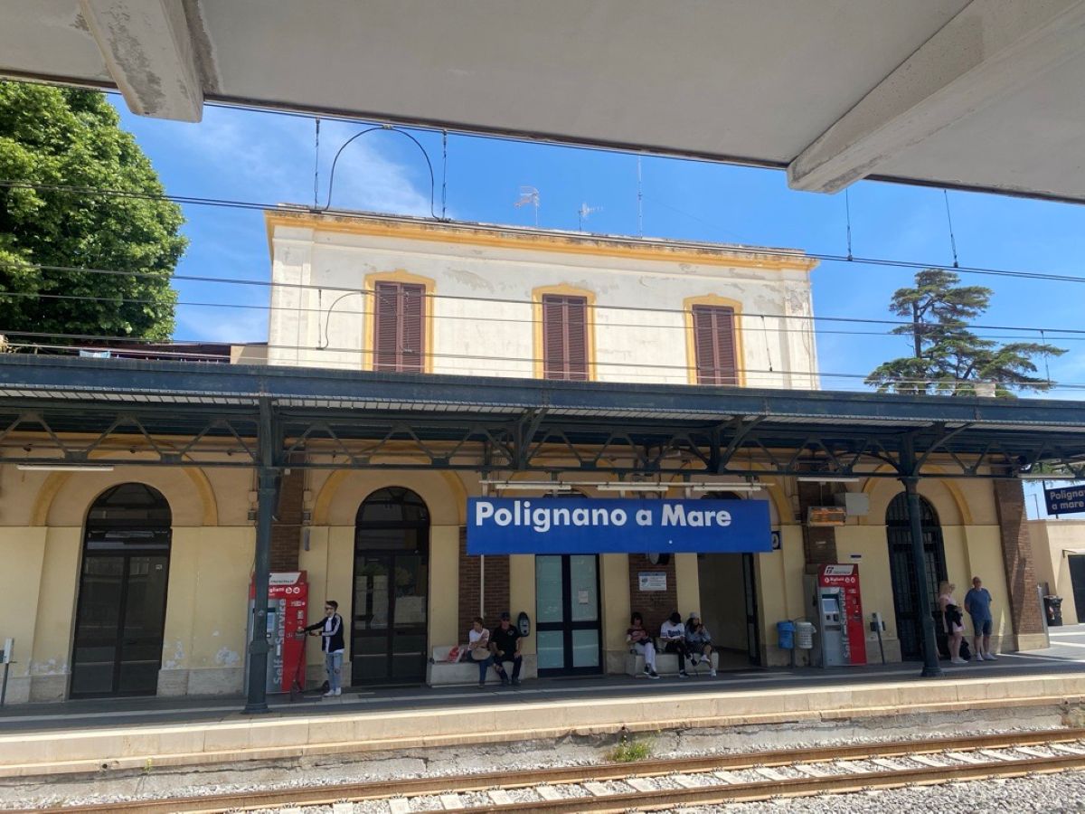 Galleria foto 'Assistenza ai disabili nelle stazioni pugliesi, Polignano a Mare e Giovinazzo entrano nel Circuito Sale Blu' - foto 1