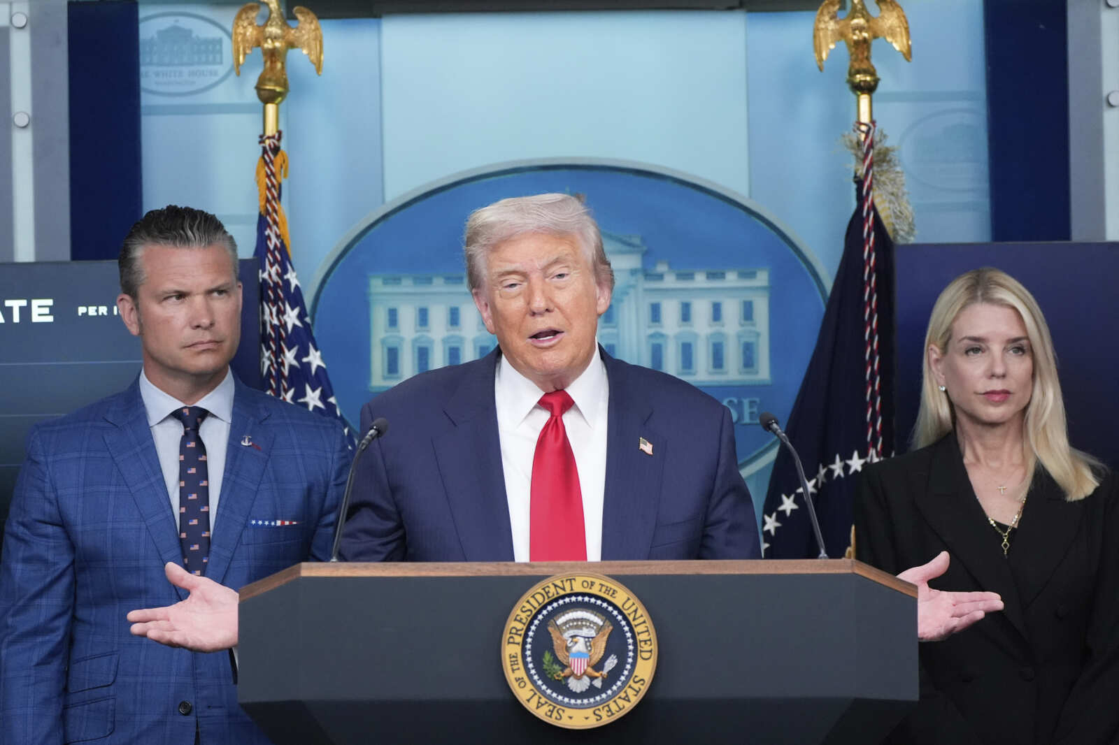 Trump chiederà a Putin lo stop alla guerra. Poi aggiunge: «Zelensky non ci sarà» Trump chiederà a Putin lo stop alla guerra. Poi aggiunge: «Zelensky non ci sarà»