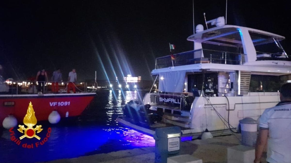 Brindisi, fumo da un’imbarcazione ormeggiata al porto: intervengono i vigili del fuoco Brindisi, fumo da un’imbarcazione ormeggiata al porto: intervengono i vigili del fuoco