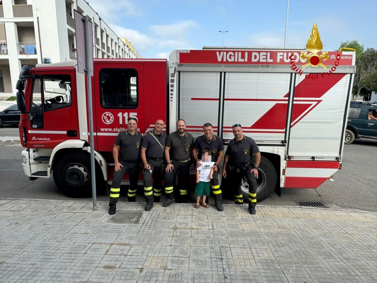 Galleria foto 'Nova Siri, mamma e figlio di tre anni restano bloccati in ascensore: salvati dai vigili del fuoco' - foto 1