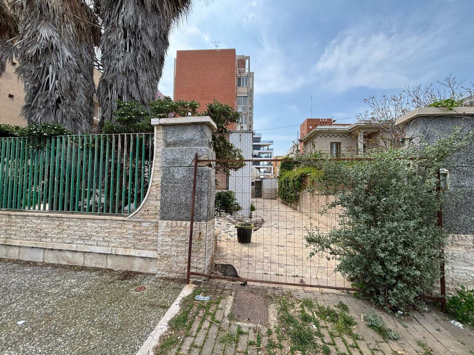 Galleria foto 'Bari, una villa confiscata alla mafia ospiterà i servizi sociali e attività culturali' - foto 1