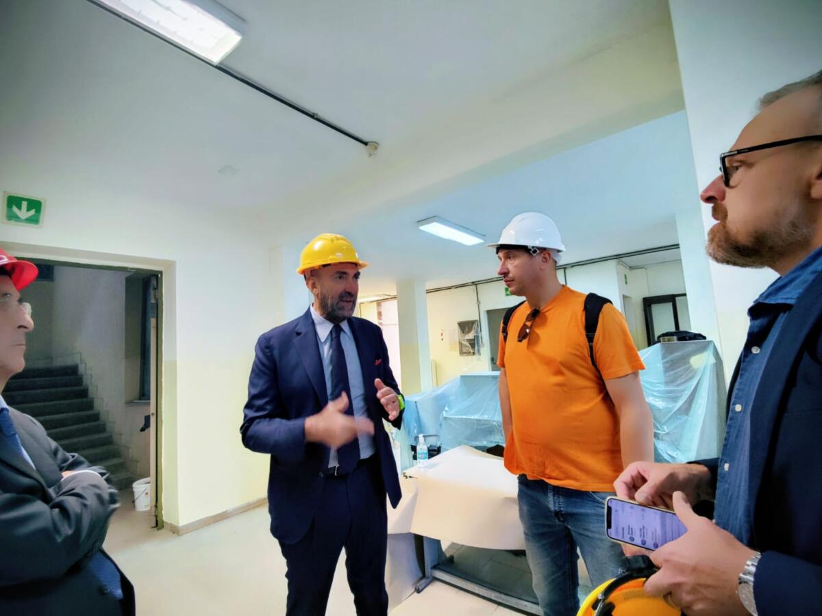 Bari, lavori all’istituto “Marconi-Hack”: sopralluogo del sindaco Leccese in via Re David