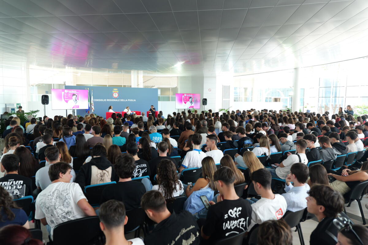 Sigfrido Ranucci incontra gli studenti a Bari: «La libera informazione è una scelta per il bene comune» – VIDEO