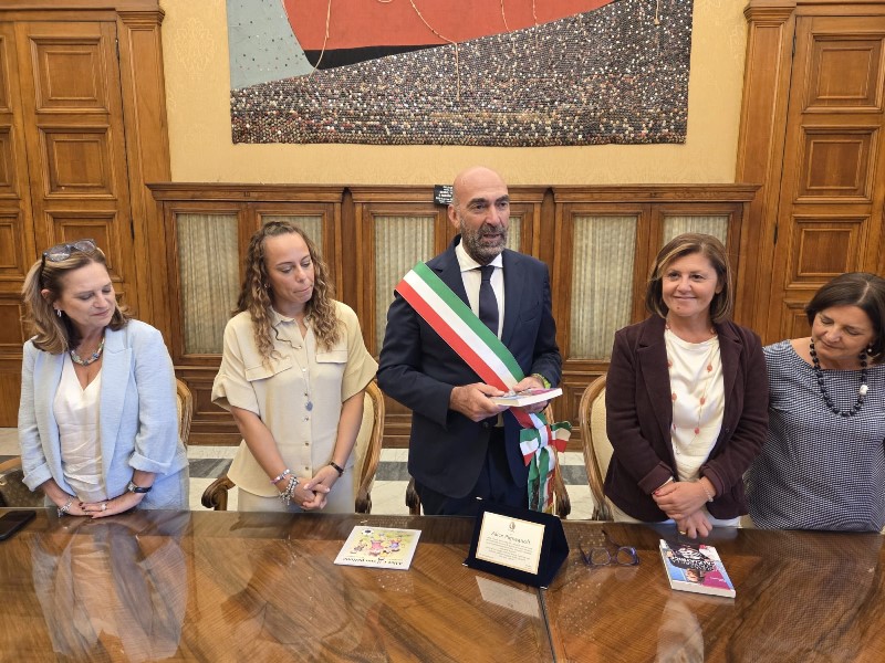 Fuori rosa perché incinta, Bari omaggia la calciatrice Alice Pignagnoli: «Simbolo della lotta agli stereotipi di genere»