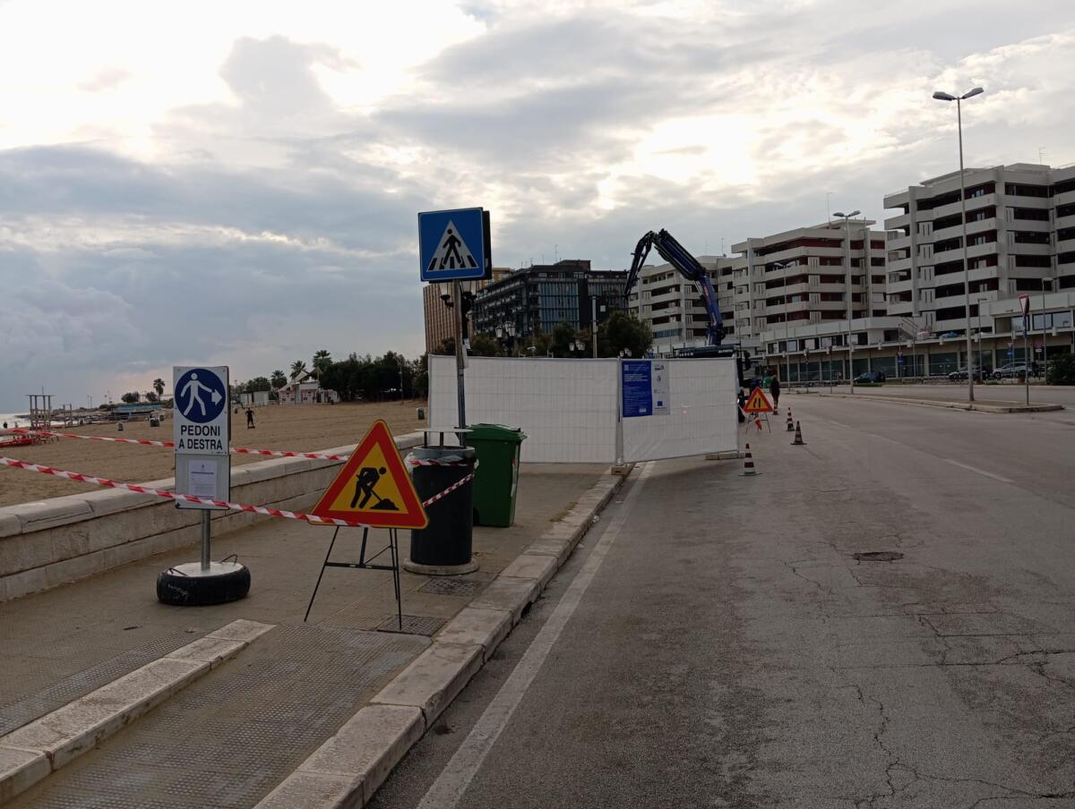 Il lungomare di Bari si rifà il look: il restauro degli storici candelabri è partito da Pane e Pomodoro – FOTO Il lungomare di Bari si rifà il look: il restauro degli storici candelabri è partito da Pane e Pomodoro – FOTO