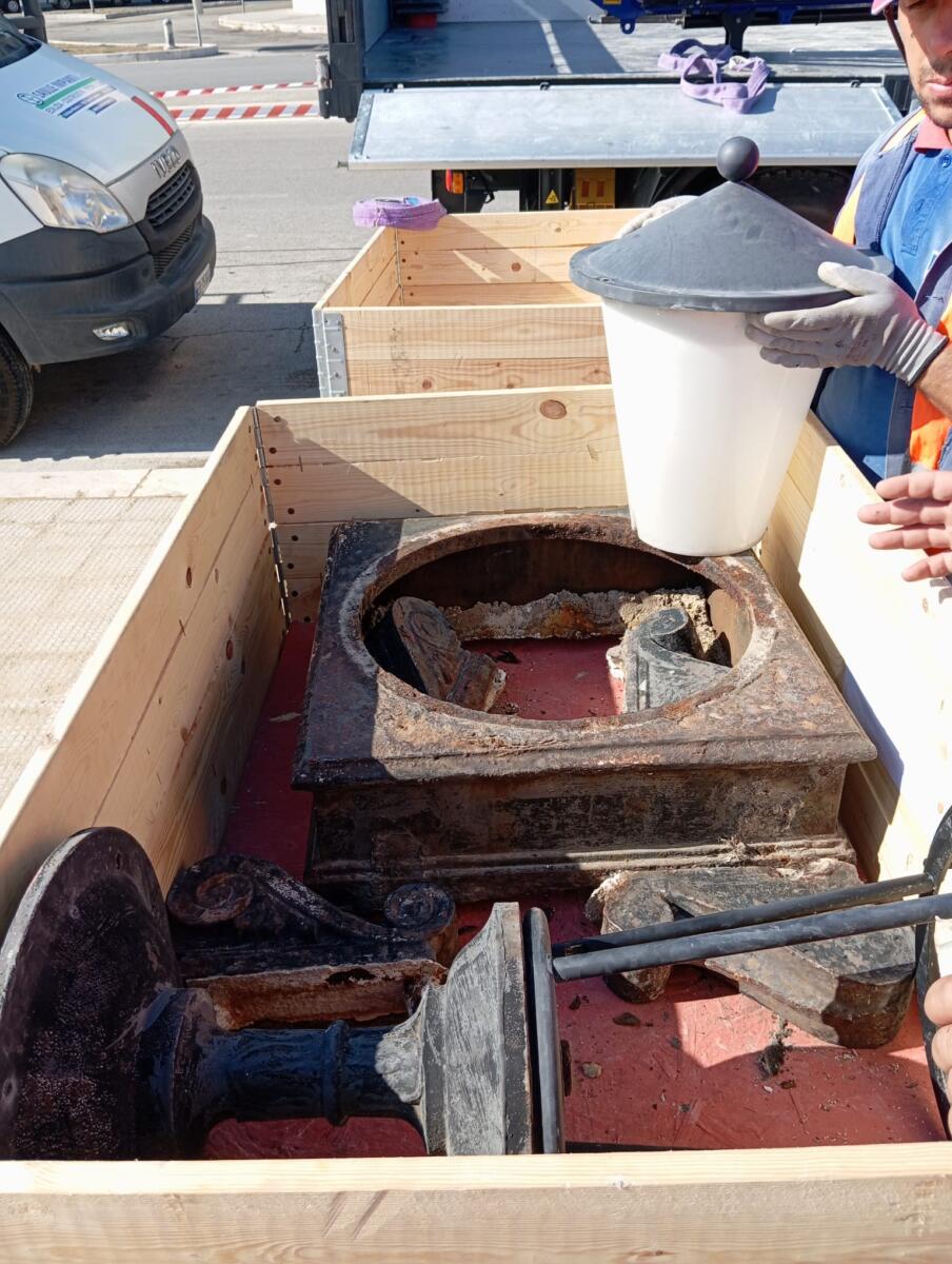 Il lungomare di Bari si rifà il look: il restauro degli storici candelabri è partito da Pane e Pomodoro – FOTO Il lungomare di Bari si rifà il look: il restauro degli storici candelabri è partito da Pane e Pomodoro – FOTO
