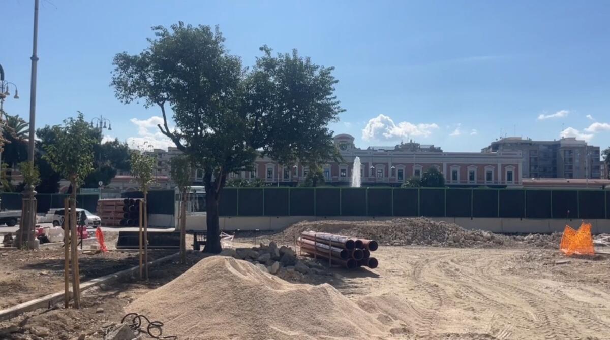 Bari, sopralluogo del sindaco sul cantiere di Piazza Moro: «Chieste garanzie per non avere disagi a Natale» Bari, sopralluogo del sindaco sul cantiere di Piazza Moro: «Chieste garanzie per non avere disagi a Natale»