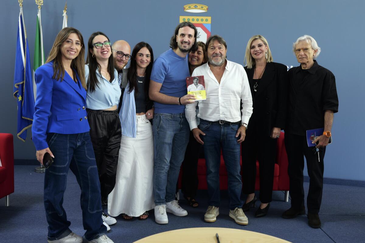 Sigfrido Ranucci incontra gli studenti a Bari: «La libera informazione è una scelta per il bene comune» – VIDEO