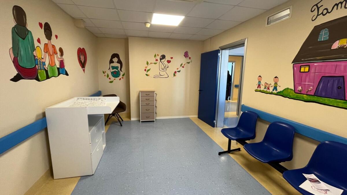 Bari, uno spazio per i genitori e i loro bimbi: Unicef inaugura un baby pit stop all’ospedale San Paolo