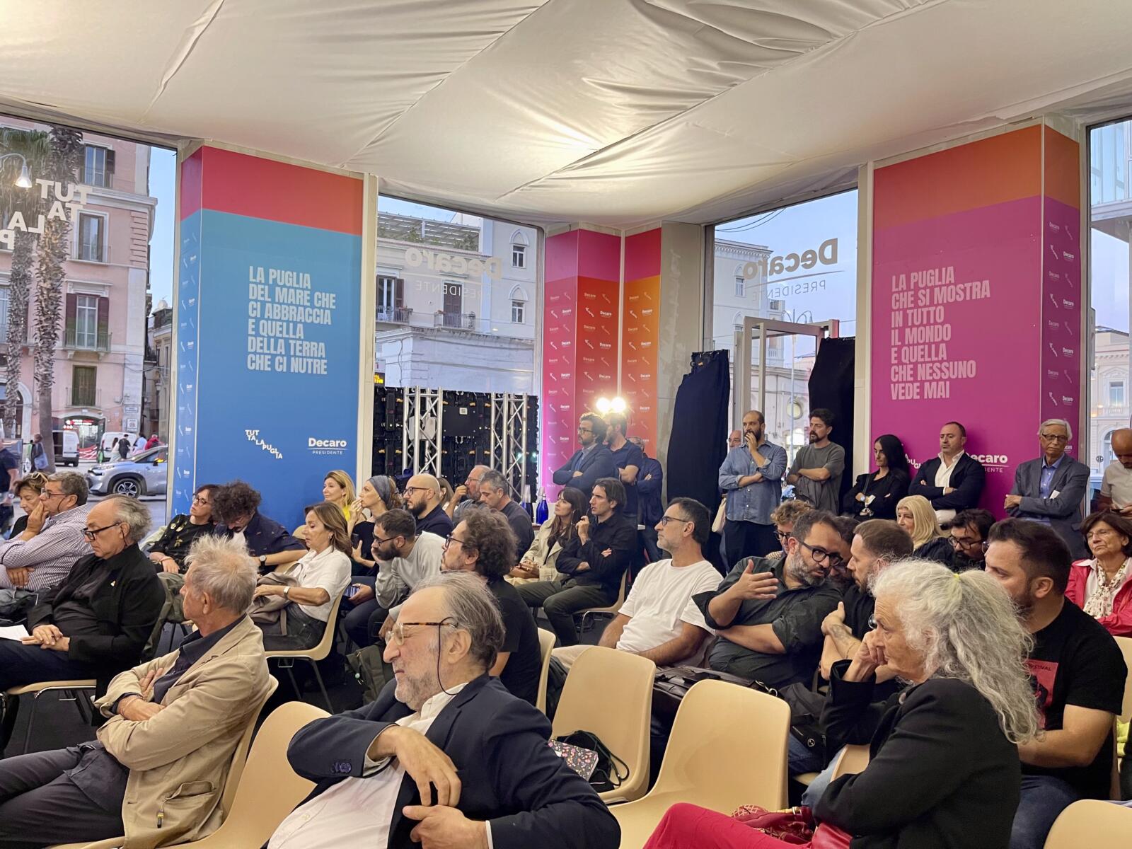 Regionali in Puglia, Decaro incontra gli operatori culturali: «La cultura è una strategia per il futuro» Regionali in Puglia, Decaro incontra gli operatori culturali: «La cultura è una strategia per il futuro»