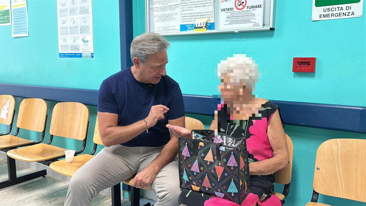 Sanità, ispezione di Pagliaro nell’ospedale di Scorrano: «Ambulanze rotte da mesi. L’Asl ne dia conto» – VIDEO Sanità, ispezione di Pagliaro nell’ospedale di Scorrano: «Ambulanze rotte da mesi. L’Asl ne dia conto» – VIDEO