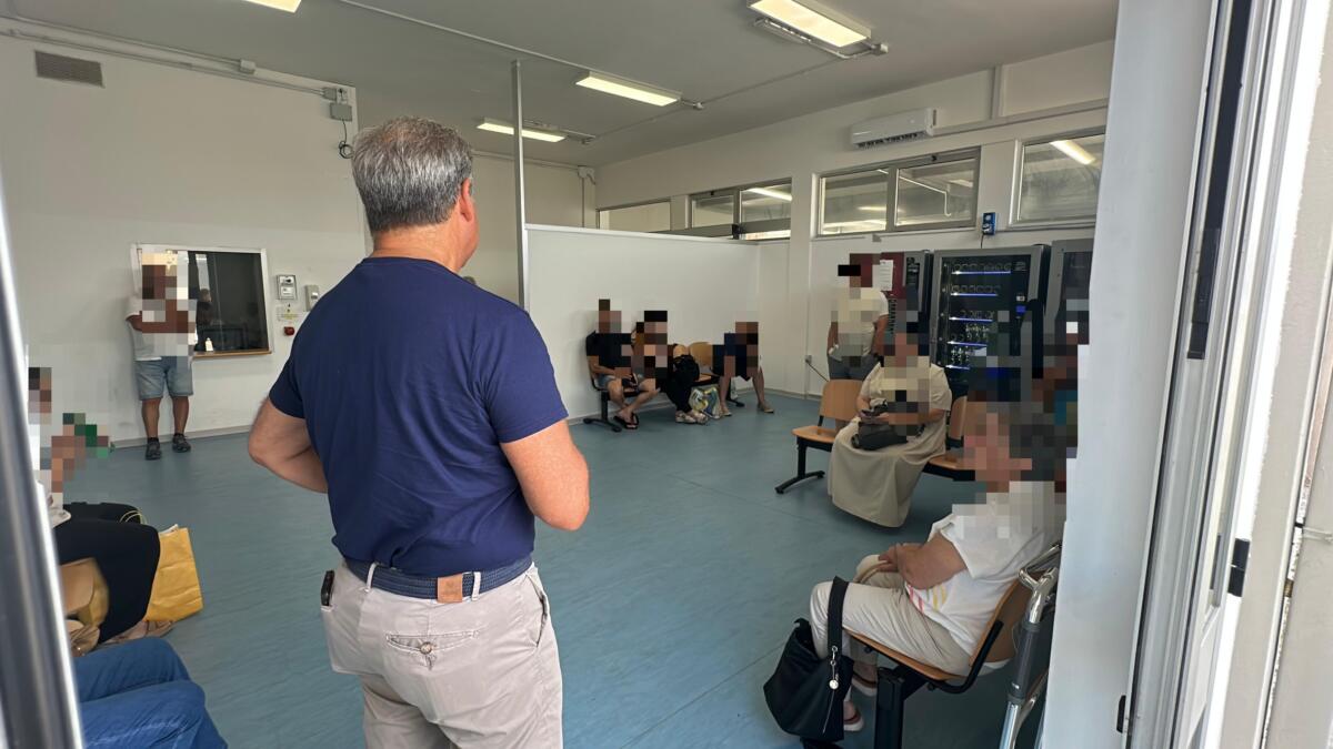 Sanità, ispezione di Pagliaro nell’ospedale di Scorrano: «Ambulanze rotte da mesi. L’Asl ne dia conto» – VIDEO Sanità, ispezione di Pagliaro nell’ospedale di Scorrano: «Ambulanze rotte da mesi. L’Asl ne dia conto» – VIDEO