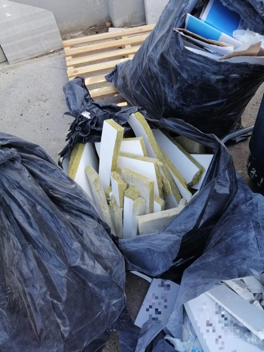 Galleria foto 'Bari, telecamere intelligenti contro l’abbandono dei rifiuti: in 1 mese quasi 800 illeciti e multe fino a 7mila euro' - foto 1