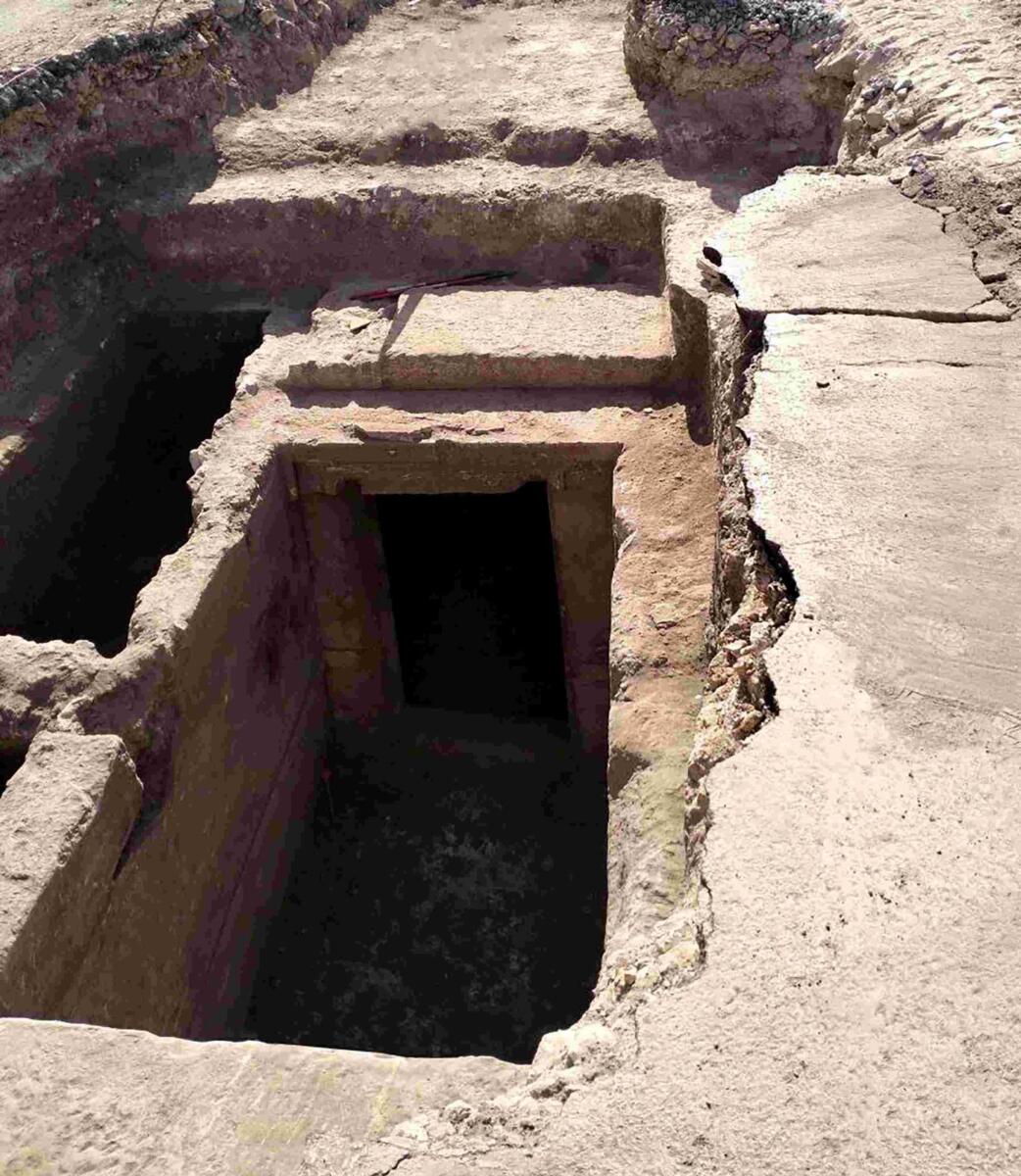 Scoperta archeologica nel Tarantino, scavi fognari portano alla luce una tomba ellenistica a Manduria – FOTO Scoperta archeologica nel Tarantino, scavi fognari portano alla luce una tomba ellenistica a Manduria – FOTO