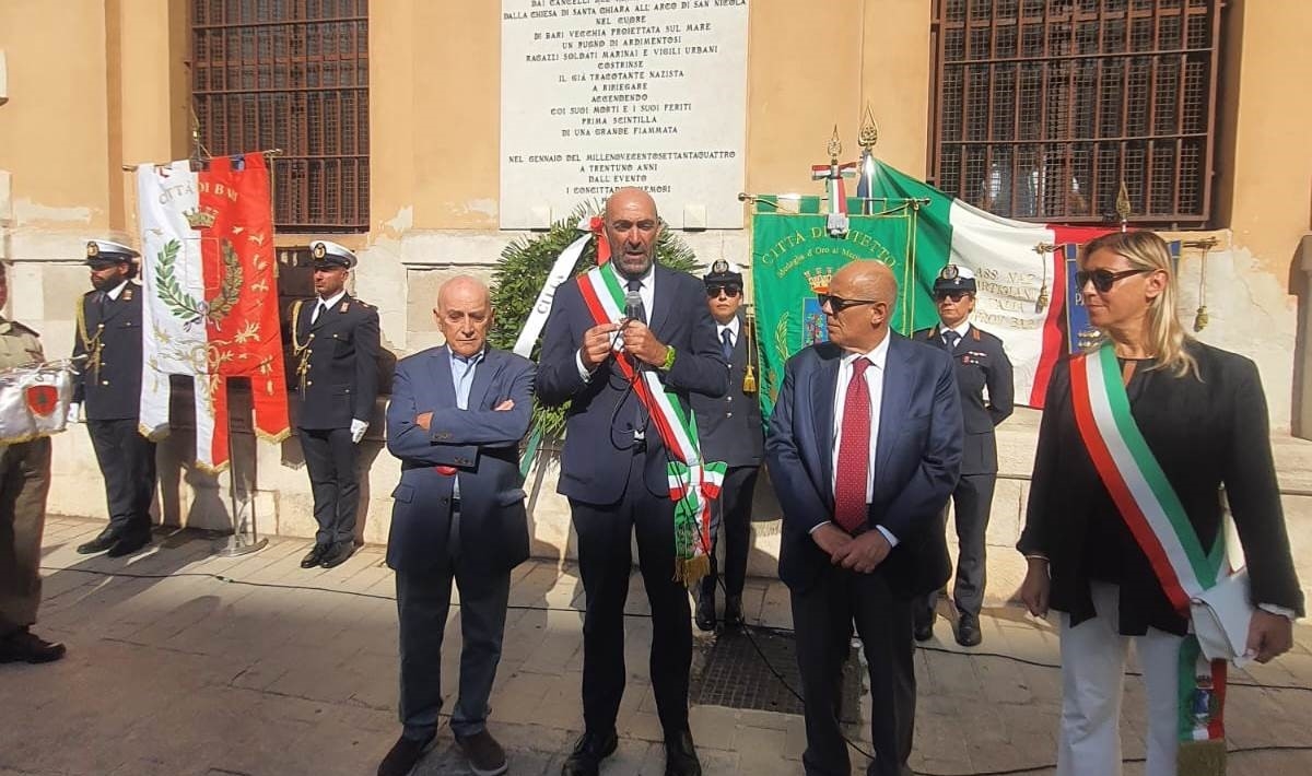 Bari, nell’82esimo anniversario la città ricorda la difesa del porto dai nazisti Bari, nell’82esimo anniversario la città ricorda la difesa del porto dai nazisti