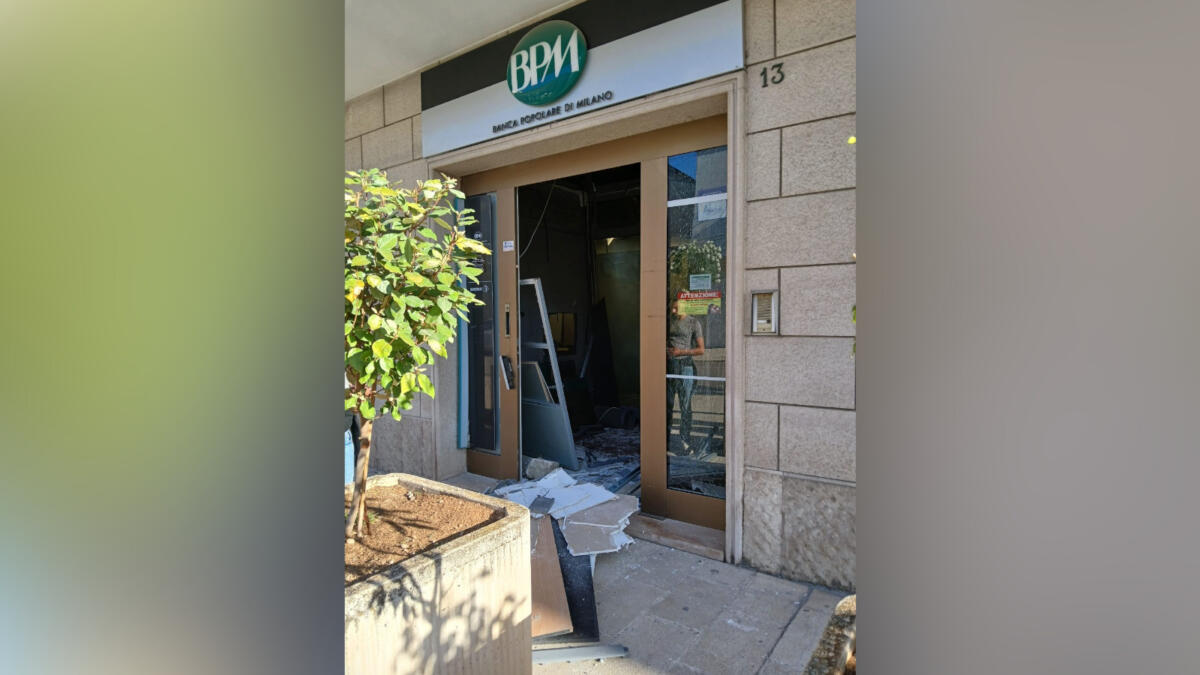Trinitapoli, assalto al bancomat nella notte: malviventi messi in fuga dai carabinieri Trinitapoli, assalto al bancomat nella notte: malviventi messi in fuga dai carabinieri