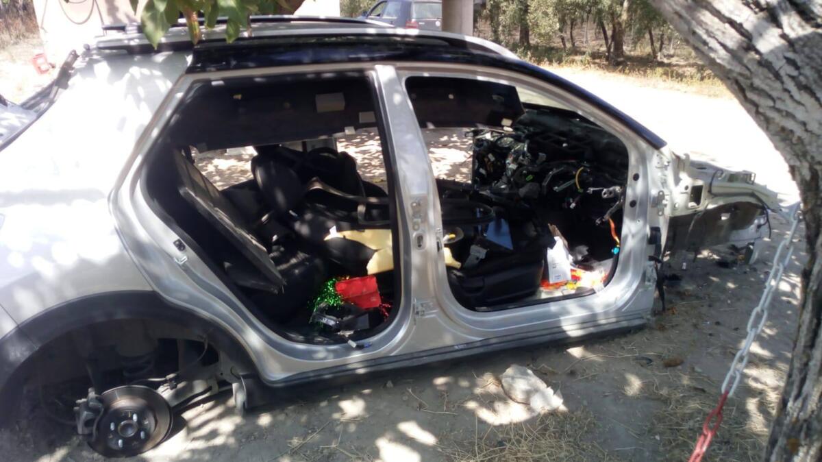 Foggia, allarme “cannibalizzazione” di auto: altre tre carcasse ritrovate nel torrente Cervaro Foggia, allarme “cannibalizzazione” di auto: altre tre carcasse ritrovate nel torrente Cervaro