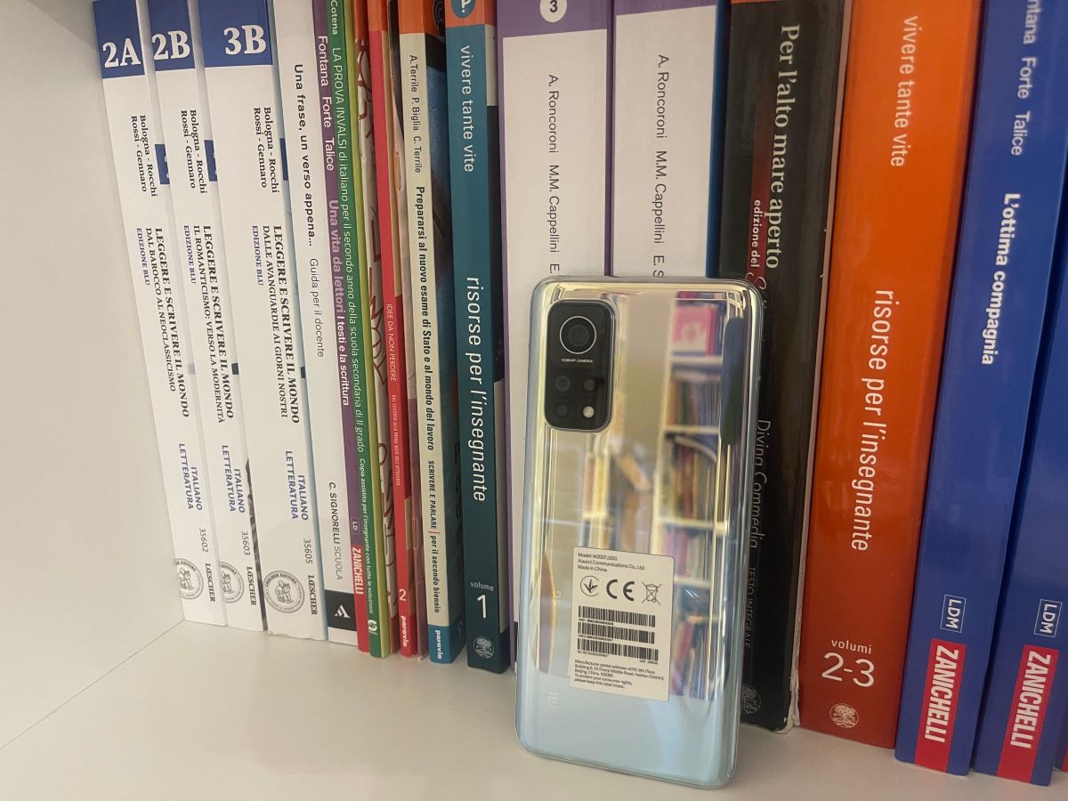 A scuola senza cellulare: dopo la prima settimana i ragazzi si dividono tra pro e contro A scuola senza cellulare: dopo la prima settimana i ragazzi si dividono tra pro e contro