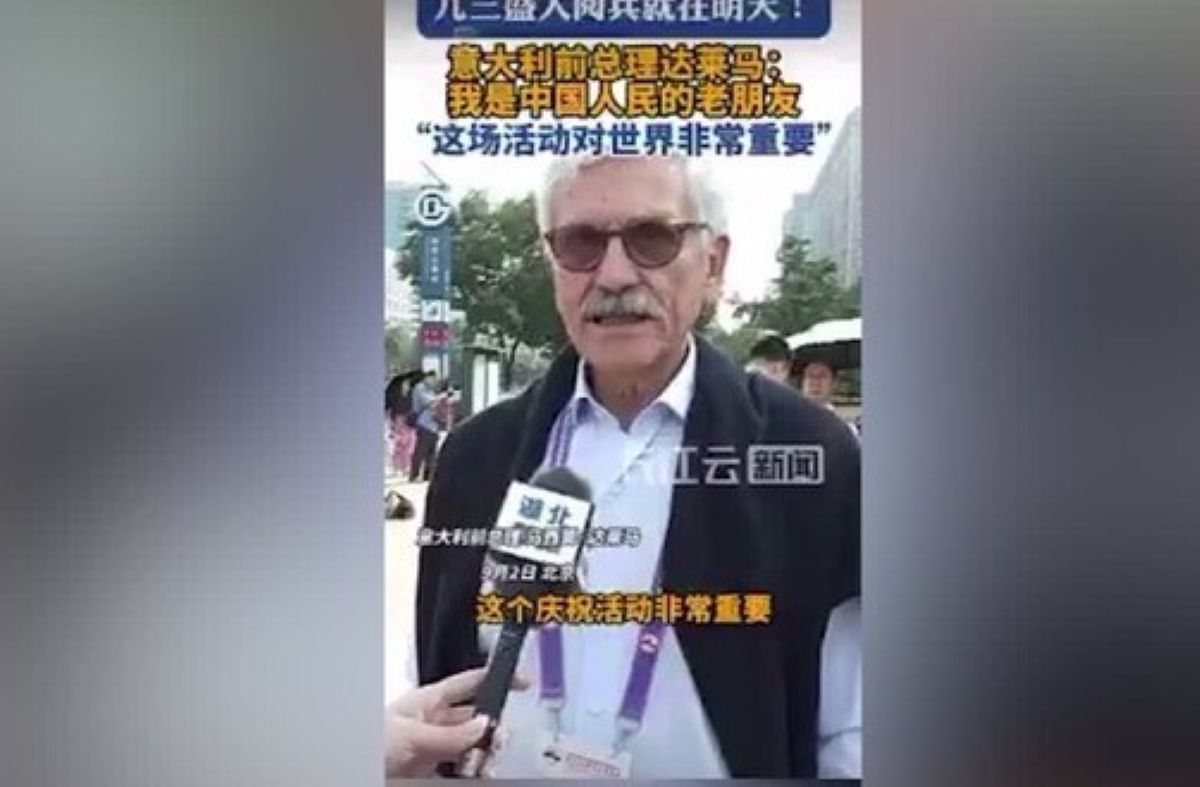 Galleria foto 'D’Alema a Pechino per la parata della vittoria di Xi Jinping: scoppia la bufera' - foto 1