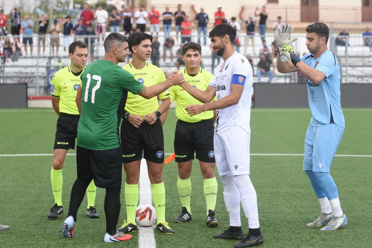Taranto, Delvino pilastro rossoblù: «Onorato di essere il capitano» Taranto, Delvino pilastro rossoblù: «Onorato di essere il capitano»