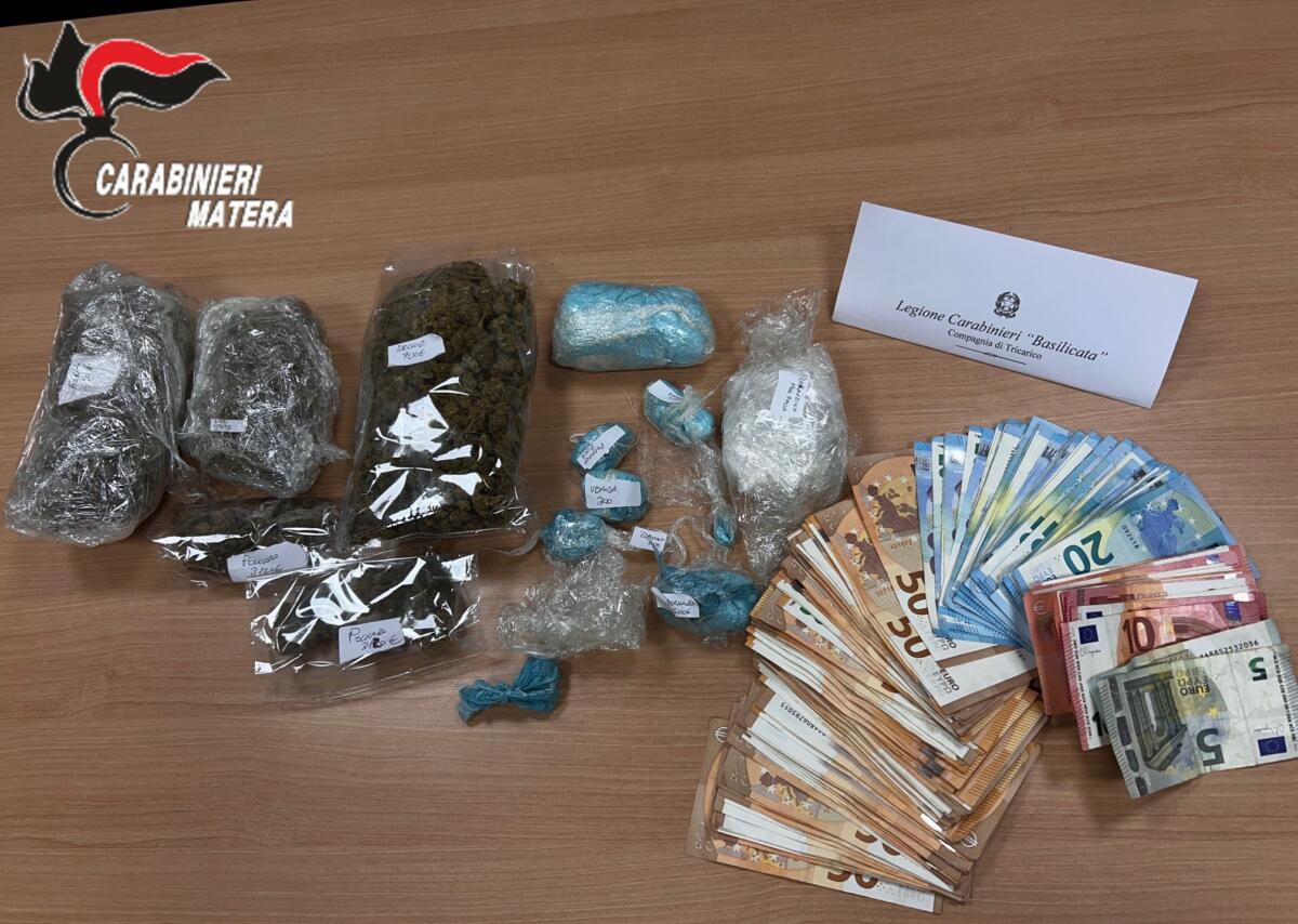 Tricarico, in auto con oltre 600 grammi di droga: arrestati due 19enni della provincia di Taranto Tricarico, in auto con oltre 600 grammi di droga: arrestati due 19enni della provincia di Taranto