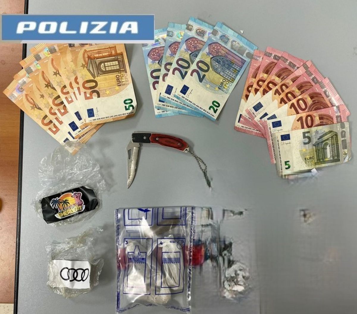 Taranto, sorpreso a spacciare vicino a una sala scommesse in centro: arrestato un 70enne Taranto, sorpreso a spacciare vicino a una sala scommesse in centro: arrestato un 70enne