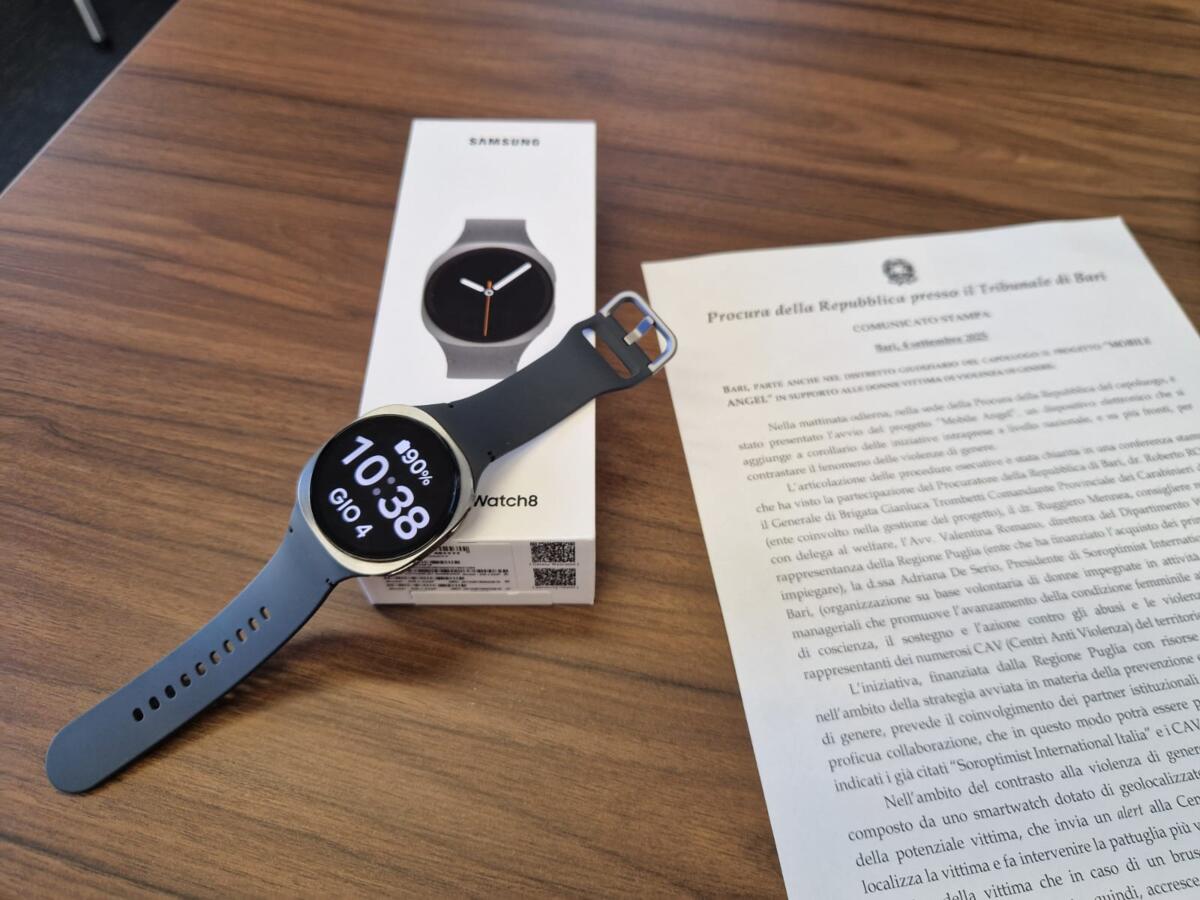 Bari, ecco “Mobile Angel”: uno smartwatch per prevenire la violenza contro le donne – VIDEO