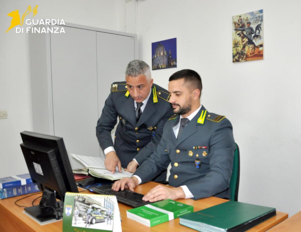 Galleria foto 'Francavilla Fontana, in vendita nota bibita gasata con informazioni in polacco: sequestrate 7mila lattine' - foto 1