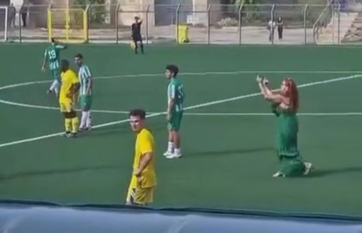 Manduria, allontanata durante la partita: la vicepresidente rivolge un gestaccio all’arbitro Manduria, allontanata durante la partita: la vicepresidente rivolge un gestaccio all’arbitro