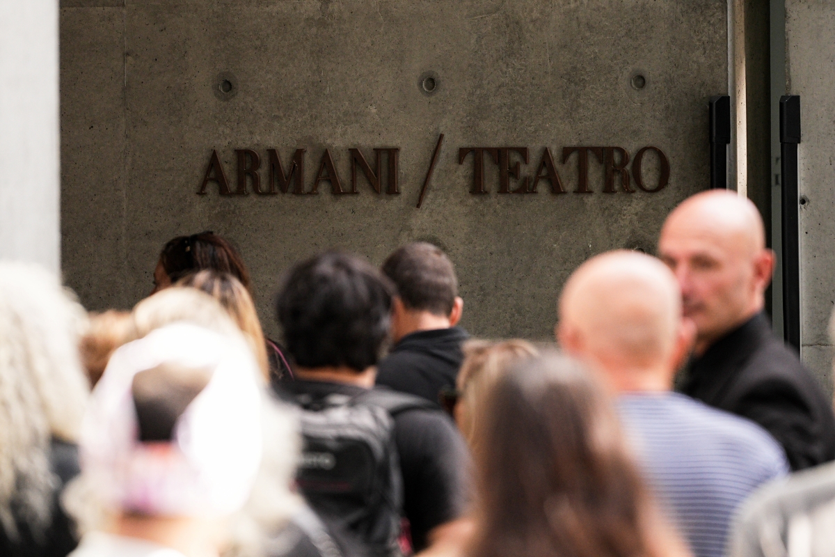 Giorgio Armani, terminati a Rivalta i funerali privati del “re” della moda Giorgio Armani, terminati a Rivalta i funerali privati del “re” della moda