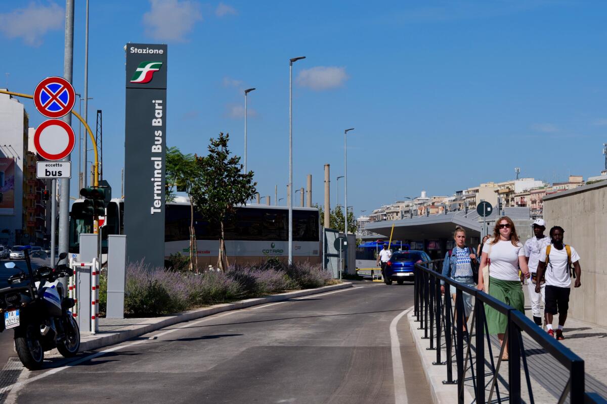Entra in funzione il nuovo terminal bus di Bari Centrale: «Mobilità pubblica più efficiente e sicura»