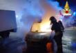 Cavallino, a fuoco un furgone parcheggiato nel cortile di un’azienda: indagano i carabinieri