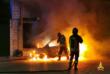 Notte di fuoco a Modugno, un’auto rubata e un’altra in fiamme: intossicata una persona