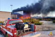 Giovinazzo, a fuoco tre capannoni sottoposti a sequestro: i vigili del fuoco al lavoro per ore – FOTO