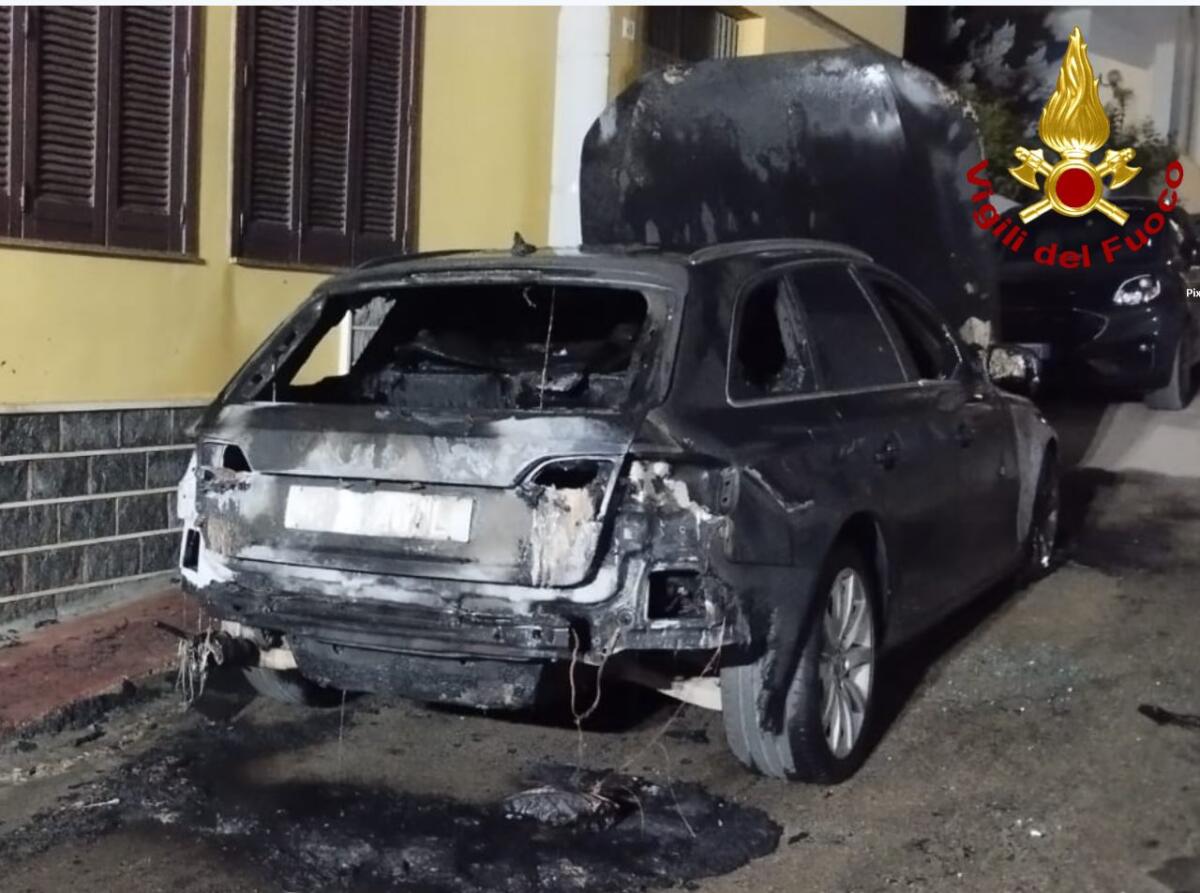 Fiamme nel Salento, due auto distrutte in incendi divampati a Matino e Trepuzzi Fiamme nel Salento, due auto distrutte in incendi divampati a Matino e Trepuzzi
