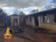 Un incendio distrugge una villetta nelle campagne di Corato: in fiamme anche un camper – FOTO
